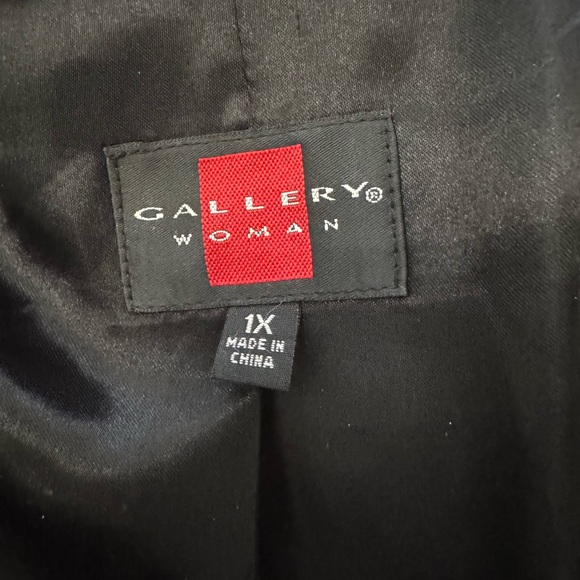 Gallery Woman Black Faux Fur Coat - Picture 4 of 5